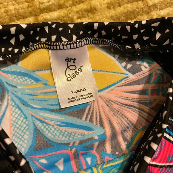 🎁NWT Girls Rashguard 14-16 - Picture 4 of 5